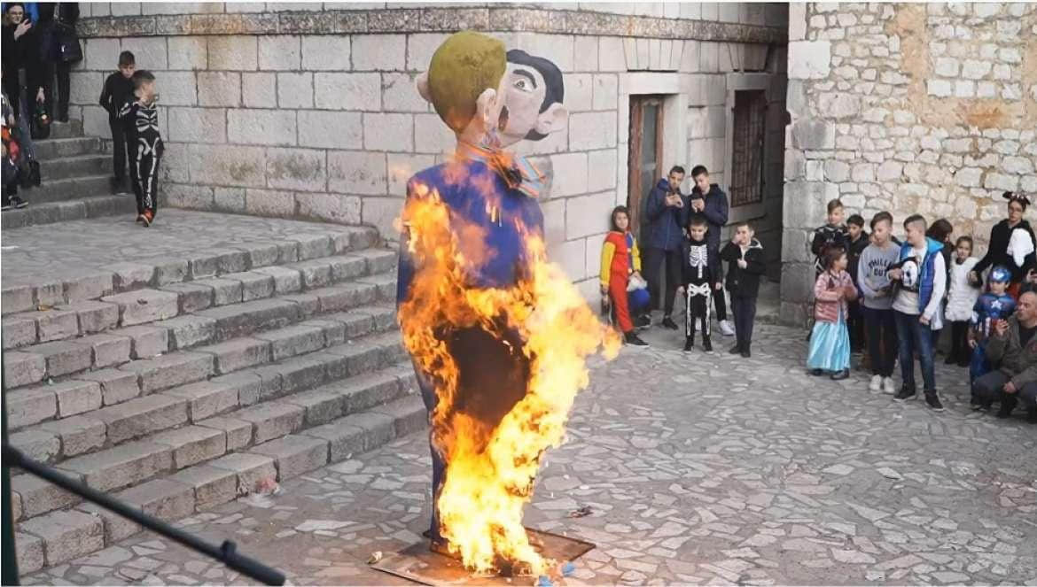 克罗埃西亚反同群众焚烧同志伴侣人偶!点燃瞬间众人跳舞并欢呼-NICEOLO