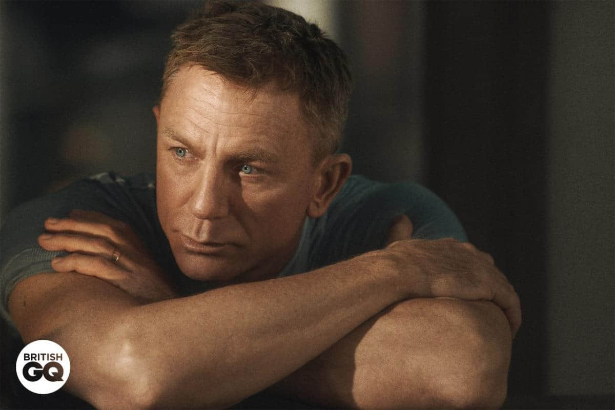 「007」丹尼尔克雷格脱衣登杂志封面 绝佳身材配上肚毛简直可口熟男-NICEOLO