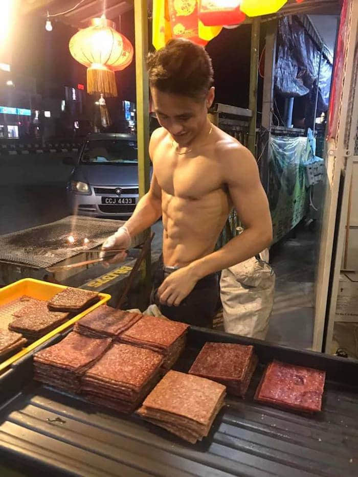 爆肉马来西亚天菜肉干侠!裸上身卖肉干超诱人! -6 爆肉马来西亚天菜肉干侠!裸上身卖肉干超诱人!-NICEOLO