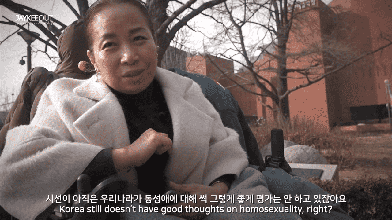 南韩男同志情侣Youtuber走上街头耍恩爱，社会实验提问韩国人同志友善吗？-NICEOLO