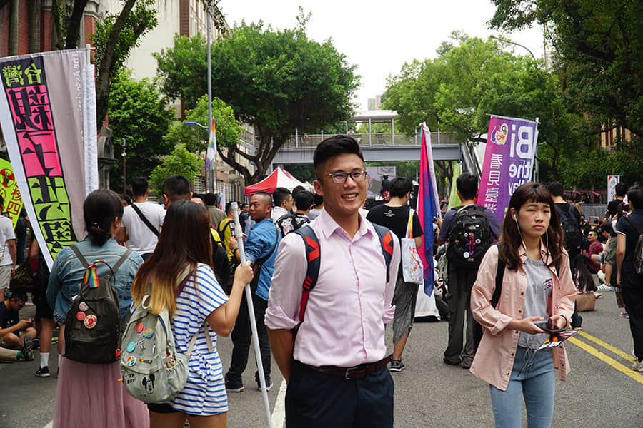 同婚法案协商毫无共识、逐条保留，导演易智言：希望《蓝色大门》中的挣扎可以走入历史-NICEOLO