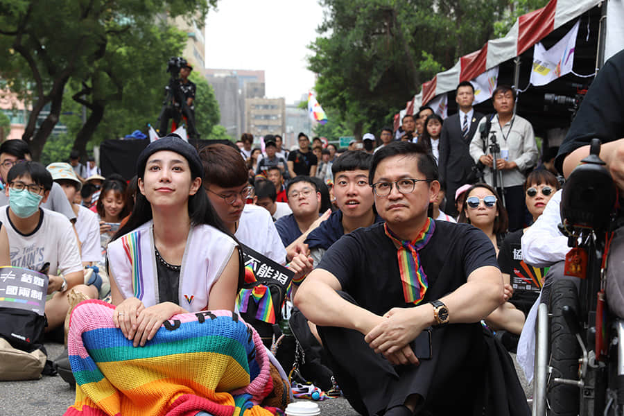 同婚法案协商毫无共识、逐条保留，导演易智言：希望《蓝色大门》中的挣扎可以走入历史-NICEOLO
