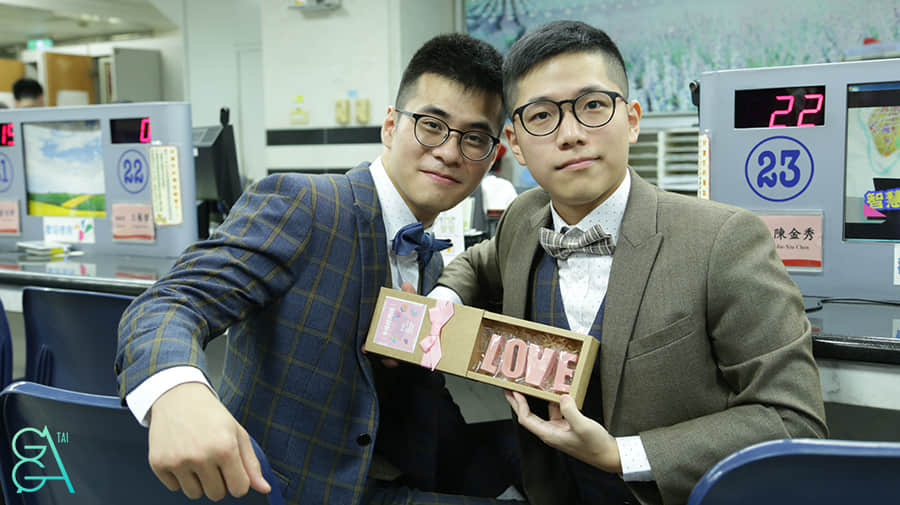 男同志IG网红9V跟史提爱情长跑五年后终于结婚 「身分证上的配偶是他的名字好兴奋!」-NICEOLO