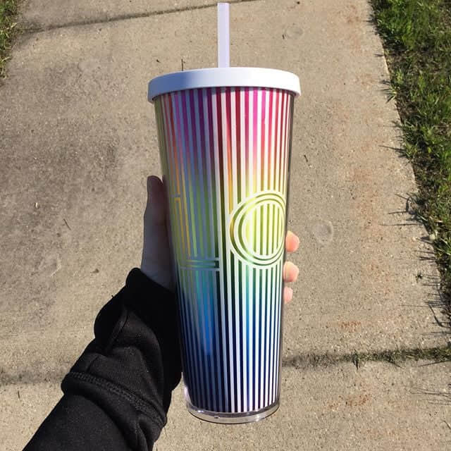 同志友善咖啡!星巴克为了骄傲月释出超炫目彩虹咖啡杯-NICEOLO