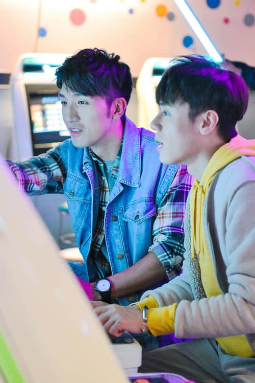 邱志宇创作《我的灵魂是爱做的》电影主题曲 MV里与异男忘热吻：嘴唇好软！-NICEOLO