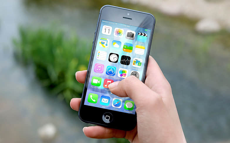 俄国男子控告iPhone让他变同志 害他「深深陷入同性关系无法自拔」-NICEOLO