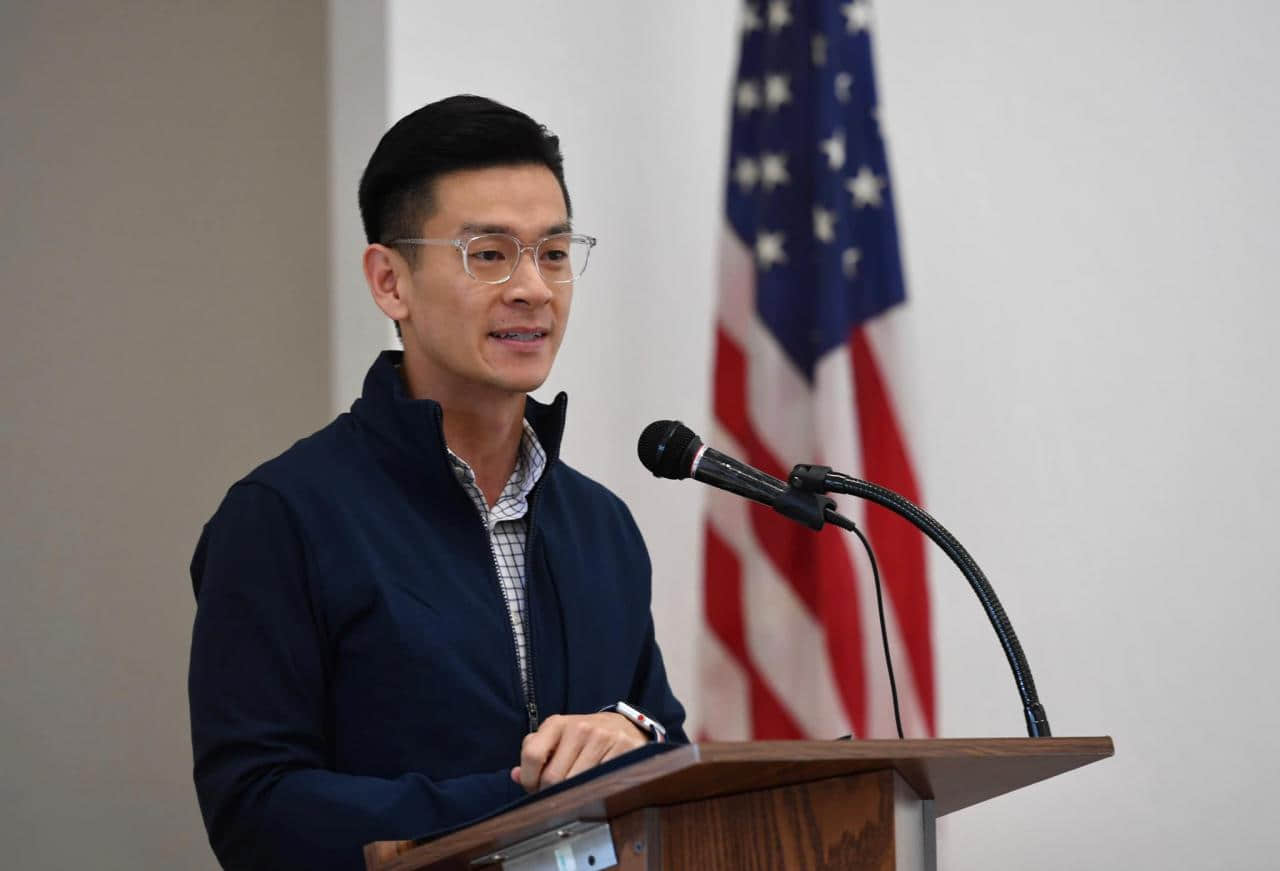 出柜男同志美国议员罗达伦谈出柜:当你出柜时,许多人的善意和接纳会让你惊讶-NICEOLO