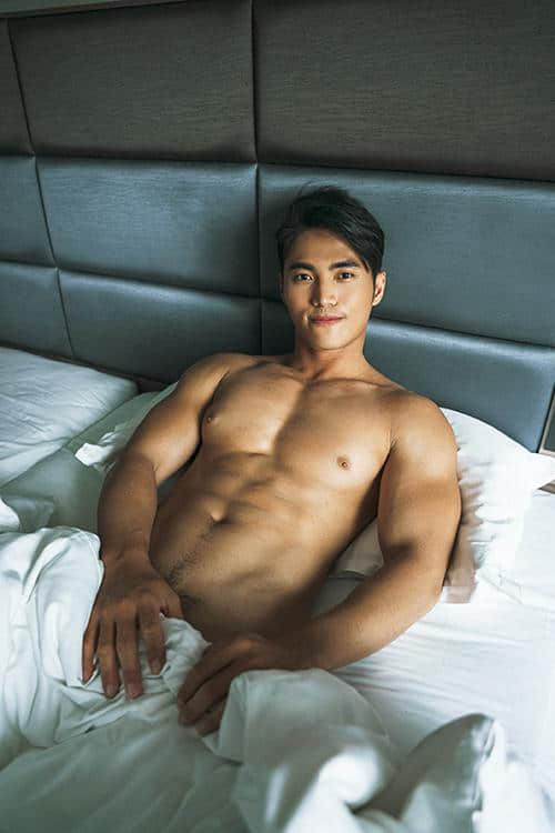 天菜创作才子摄影师与三位肌肉网帅的慾色火花-《制服男友MEN IN UNIFORM:曾崇伦原创写真》-NICEOLO