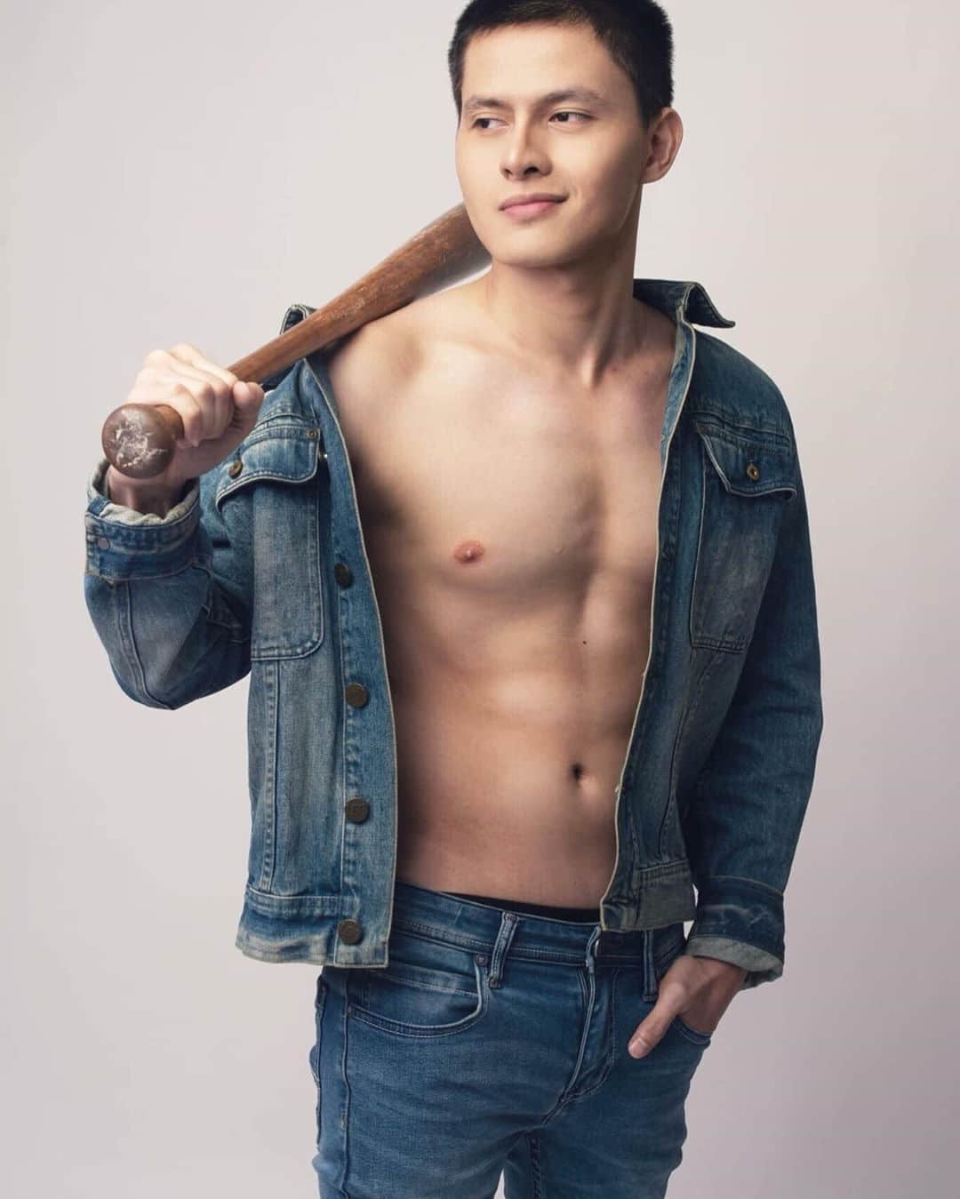 菲律宾当红鲜肉主演《摇滚男孩恋习曲》 Arkin Del Rosario为LGBTQ+发声-NICEOLO