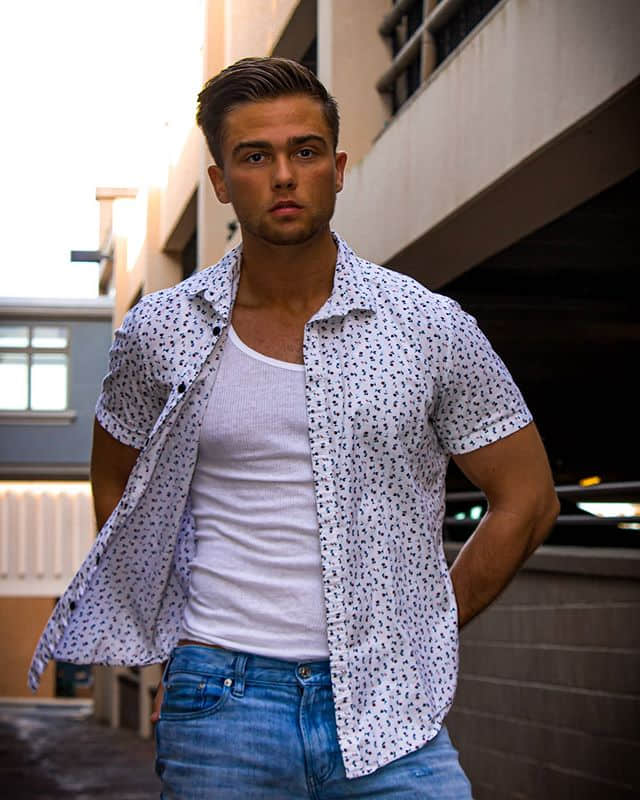 拍过同志谜片就不行？型男选手遭美国实境秀Love Island开除后首度现身-NICEOLO