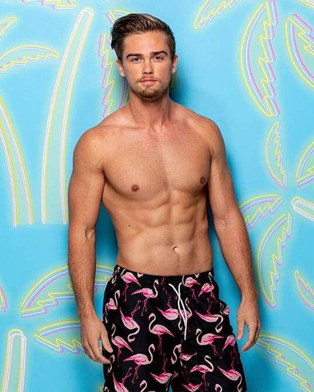 拍过同志谜片就不行？型男选手遭美国实境秀Love Island开除后首度现身-NICEOLO