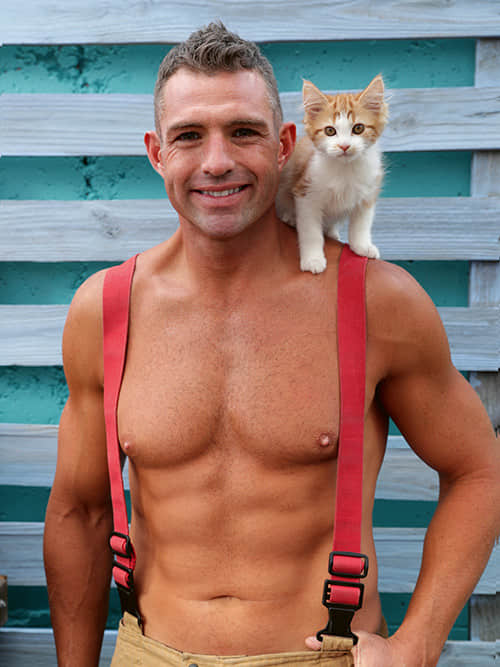 欲火中烧！澳洲打火英雄萌拍2021猛男月历 为森林大火和动物救助爱心募款-NICEOLO