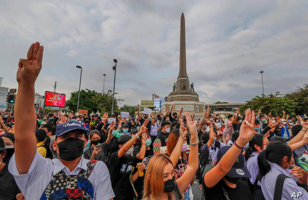 泰国反政府运动诉求婚姻平权 街头抗争警民冲突越发猛烈 -2 泰国反政府运动诉求婚姻平权 街头抗争警民冲突越发猛烈-NICEOLO