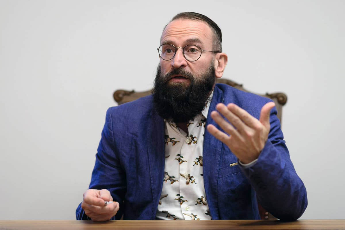 落跑政客!匈牙利反同官员被抓包,参加群P摇头趴后辞职下台 -2 落跑政客!匈牙利反同官员被抓包,参加群P摇头趴后辞职下台-NICEOLO