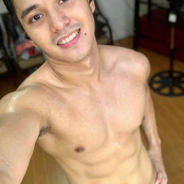 我弟的腹肌好像有点猛！邻家男孩凭嫩肉在演艺圈抬头挺兄-NICEOLO
