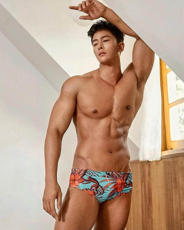 周一品肌肉|海滩热裤伸出长长大象鼻,肌肉大写性感让你全身湿透:SUN-NICEOLO