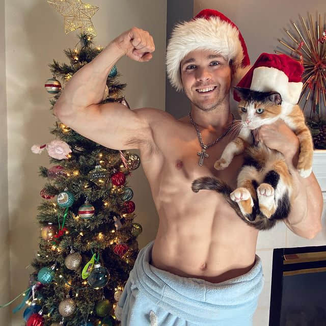 周一品肌肉｜和重训与超萌猫猫过着幸福人生的美国巨巨帅哥：Cody Messner-NICEOLO