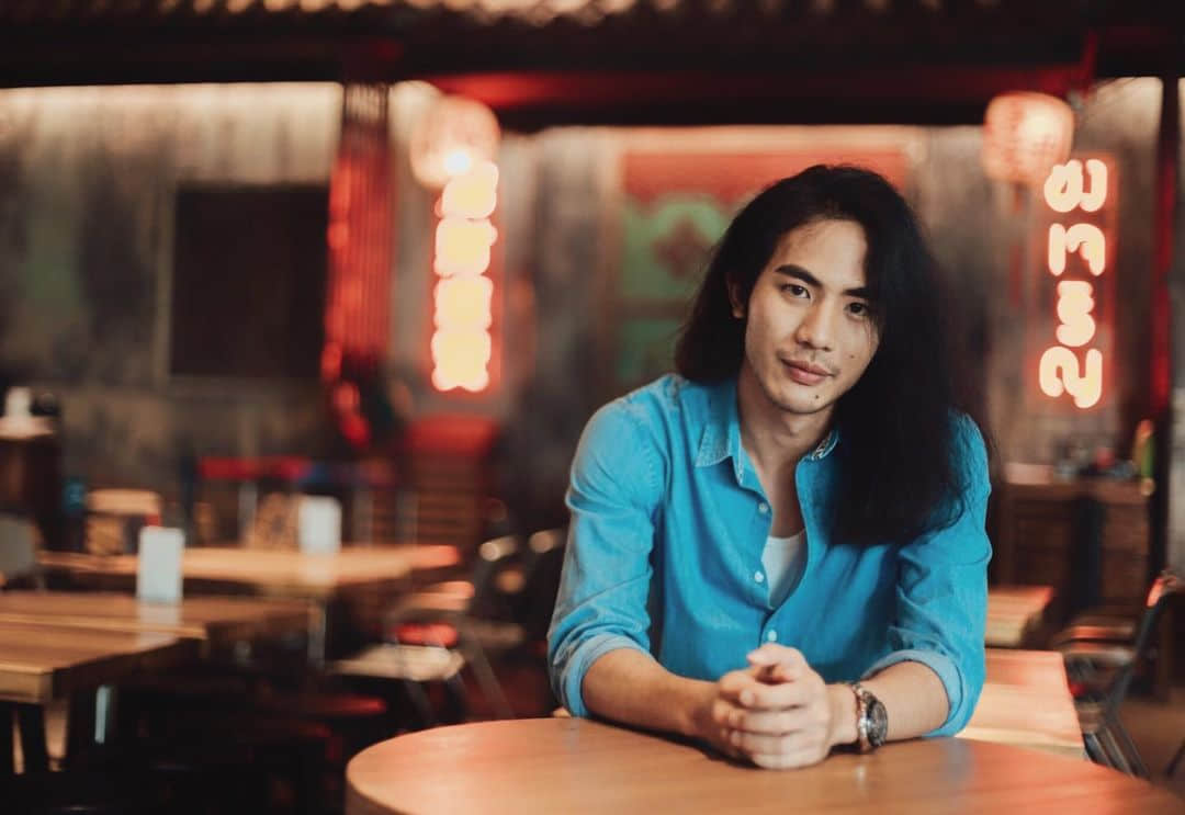 长发蓄胡超个性!《恋爱无名氏》主角Time Dhamawat Suntanaphan 颓废文青风极具艺术家气息-NICEOLO