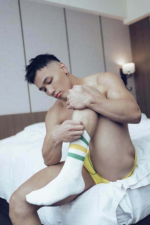 《Fantasy:黄欣元Alvin写真书》从体育生到健美教练,酷帅、阳光一次呈现-NICEOLO
