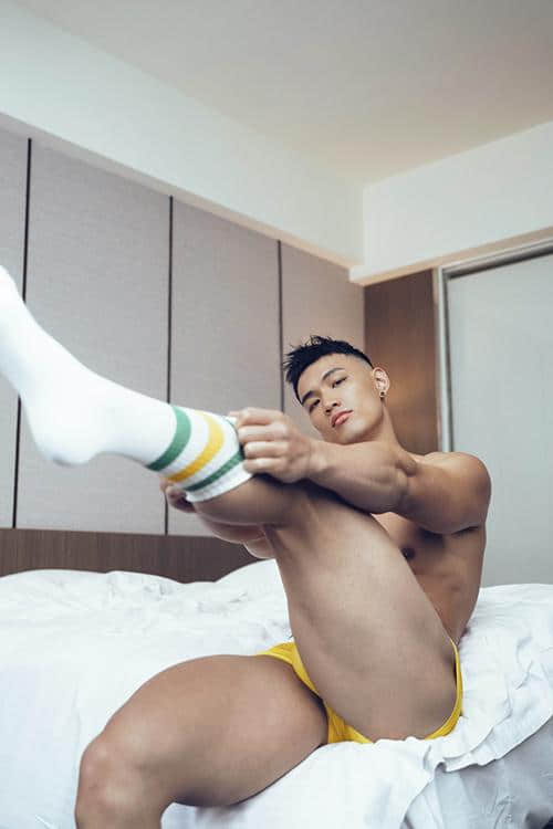 《Fantasy:黄欣元Alvin写真书》从体育生到健美教练,酷帅、阳光一次呈现-NICEOLO