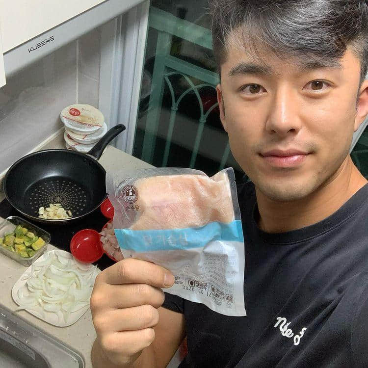 周六尝鲜肉|隐藏版超帅韩国欧巴!低调分享生活拉近跟粉丝距离:박중현-NICEOLO