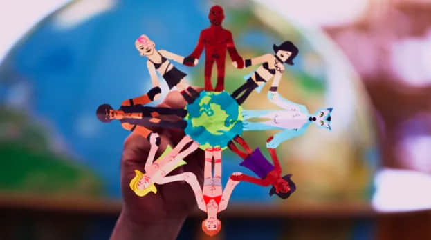 太想做爱?亚裔男拍片大聊全民性教育 教会牧师受访表情有点尴尬-NICEOLO