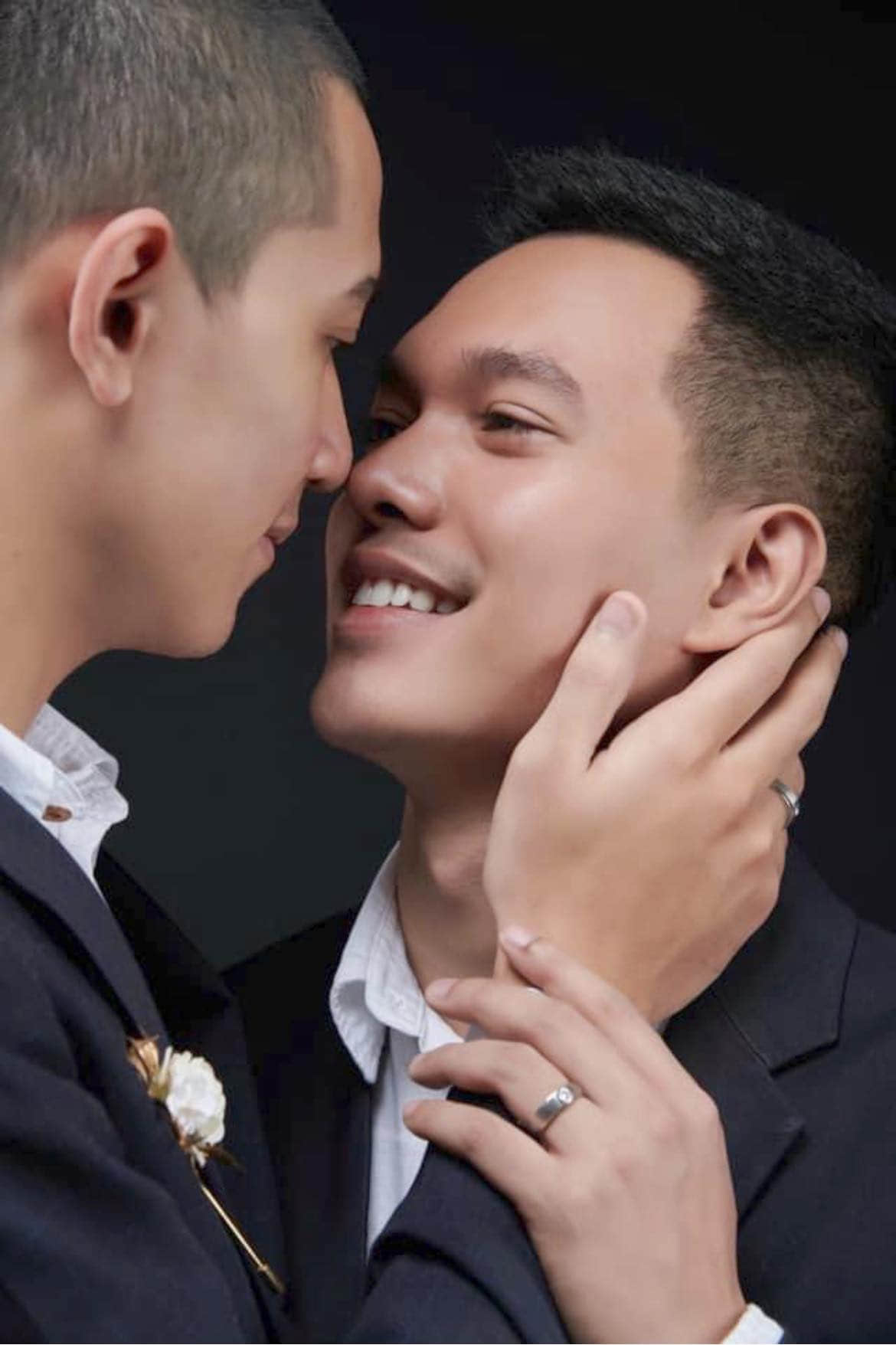 泰国夫夫档婚后幸福晒恩爱 竟收到来自海外的死亡威胁-NICEOLO
