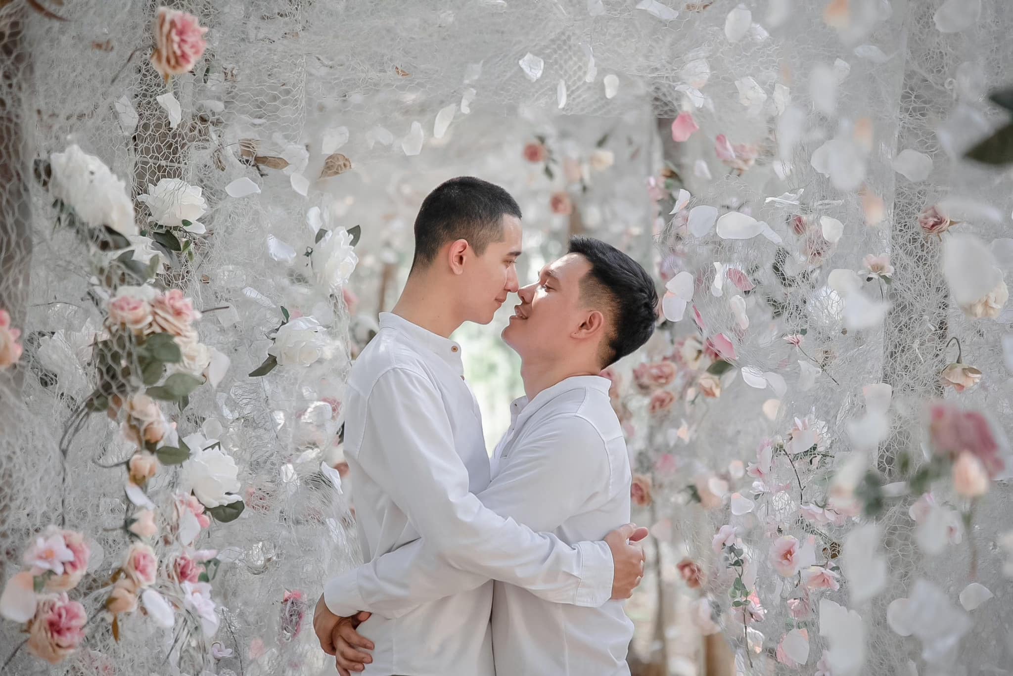 泰国夫夫档婚后幸福晒恩爱 竟收到来自海外的死亡威胁-NICEOLO