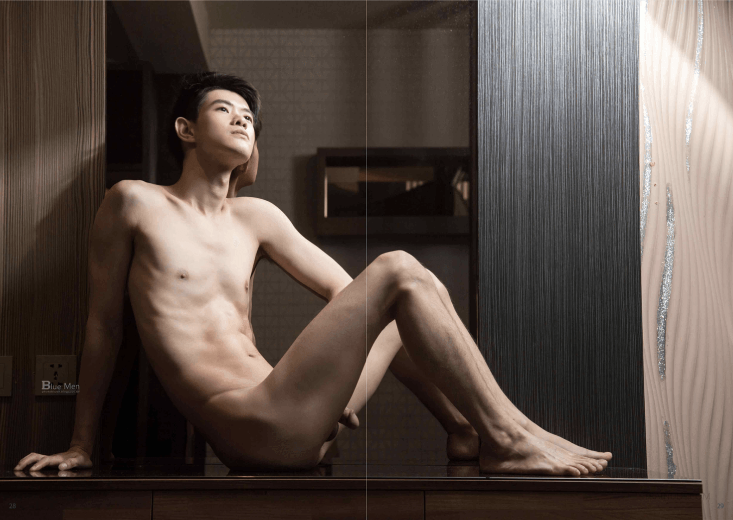 Blue Men no.211 | Chris (ebook + video)-NICEOLO