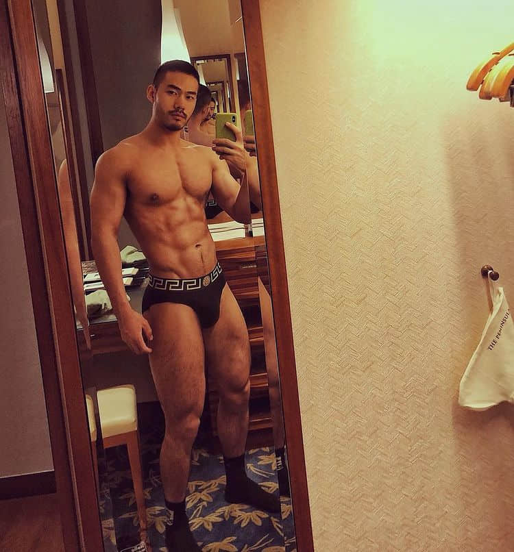 周一品肌肉|内敛稳重的男人味!圈内性感肌肉帅哥也能朴实又优雅:言武Ray-NICEOLO