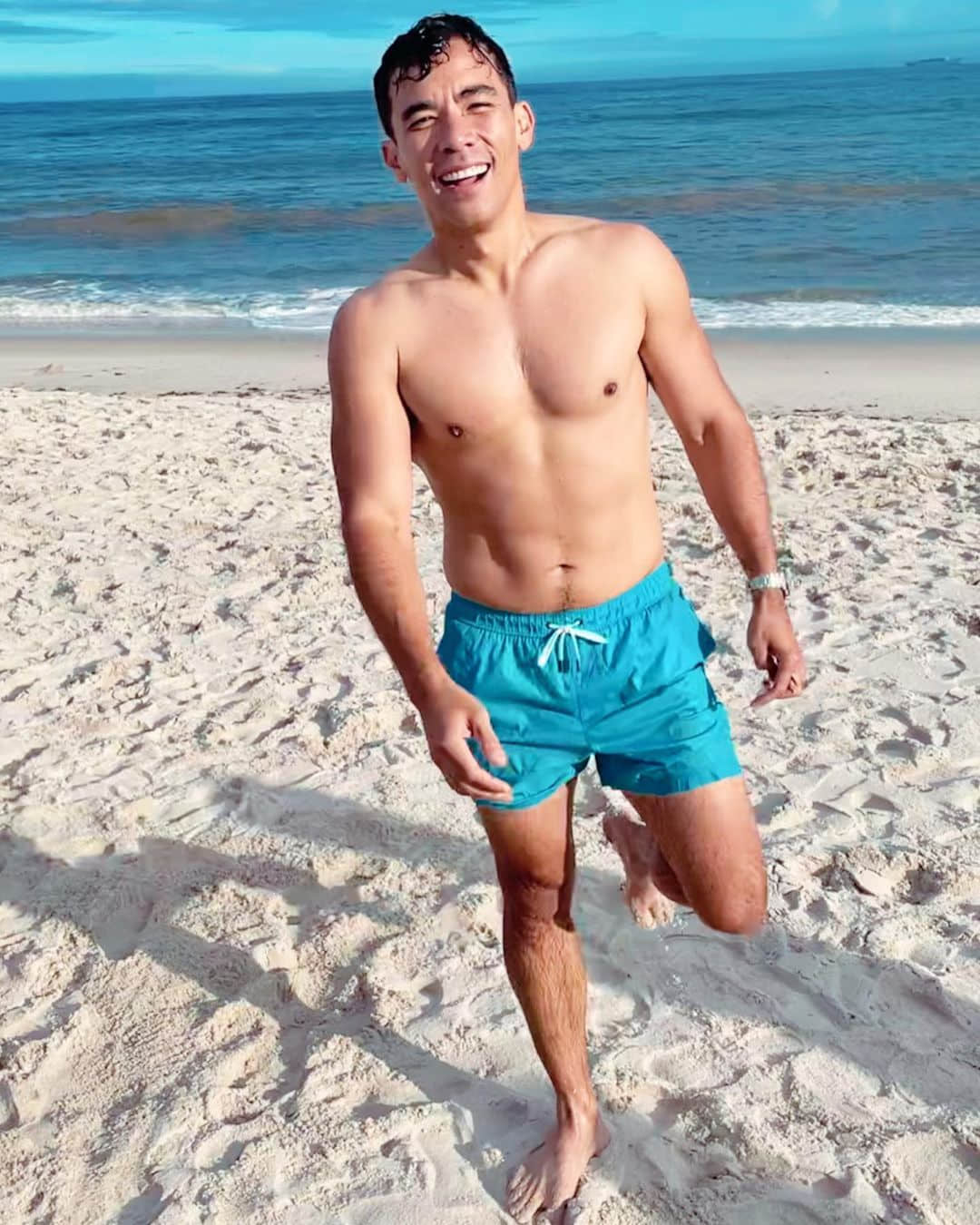 谋杀入门课男同志影星 Conrad Ricamora 即将演出长岛G情电影 Fire Island-NICEOLO