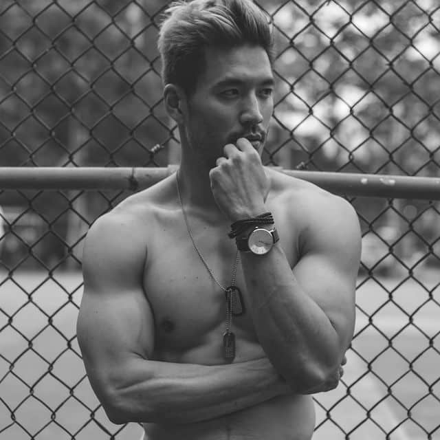 周一品肌肉|最璀璨的型男亚裔!走过坎坷路的肌肉天菜:Kevin Kreider-NICEOLO