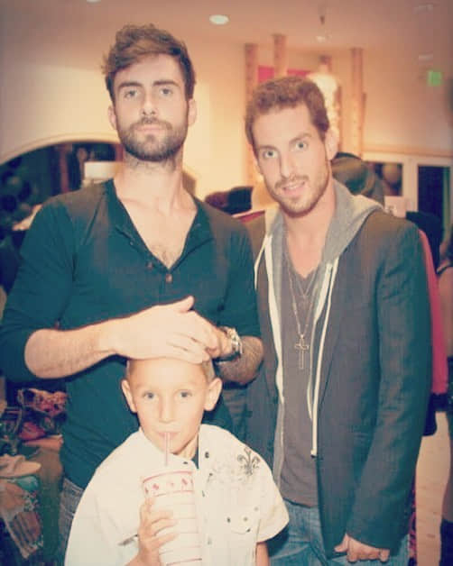 手足情深!9位超级支持自己兄弟姐妹出柜的明星:从 Chris Evans 到 Adam Livine-NICEOLO