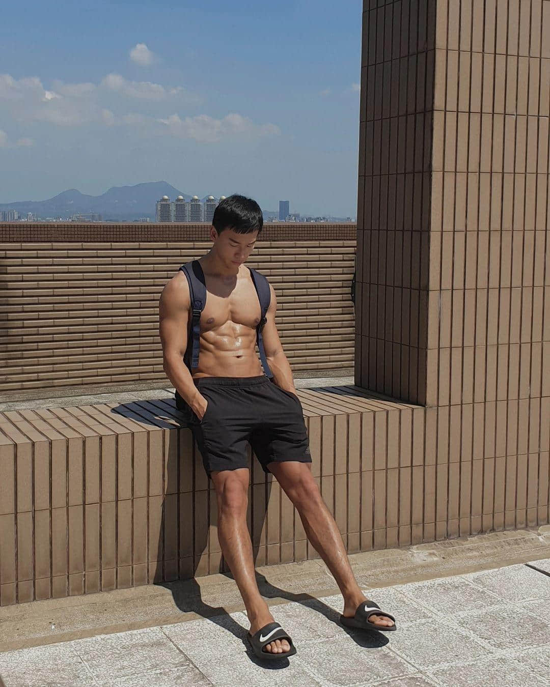 周一品肌肉|跟着肌肉巨巨一起居家健身!型男 YouTuber 重燃你减肥热情:Patrick Chen-NICEOLO