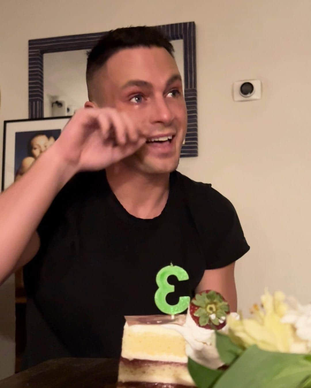 与老公离婚后重新站起来!Colton Haynes IG 庆祝三年脱离酒精和药物沈迷-NICEOLO