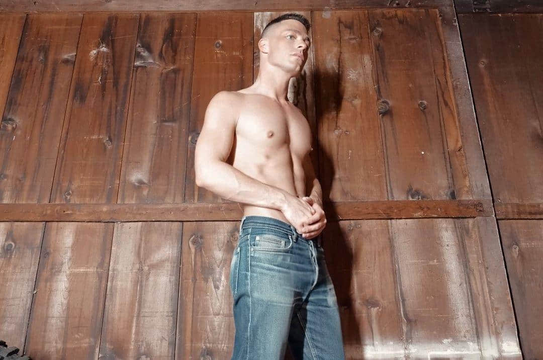 与老公离婚后重新站起来!Colton Haynes IG 庆祝三年脱离酒精和药物沈迷-NICEOLO