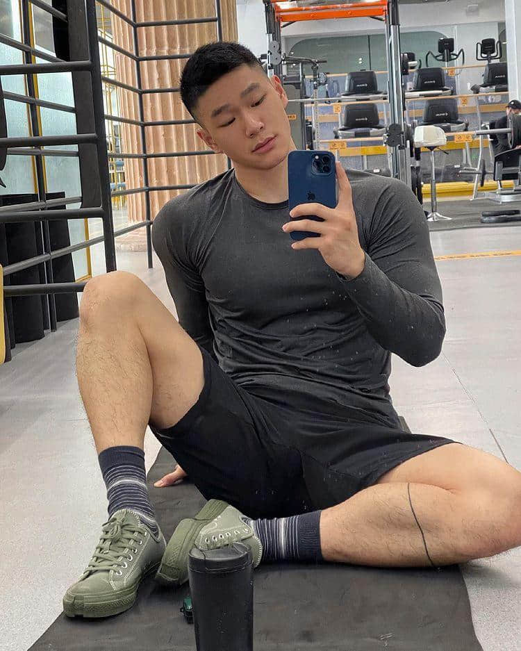 周六尝鲜肉|今晚想来一点坏男孩?狼系鲜肉男激发你的兽慾:大发-NICEOLO