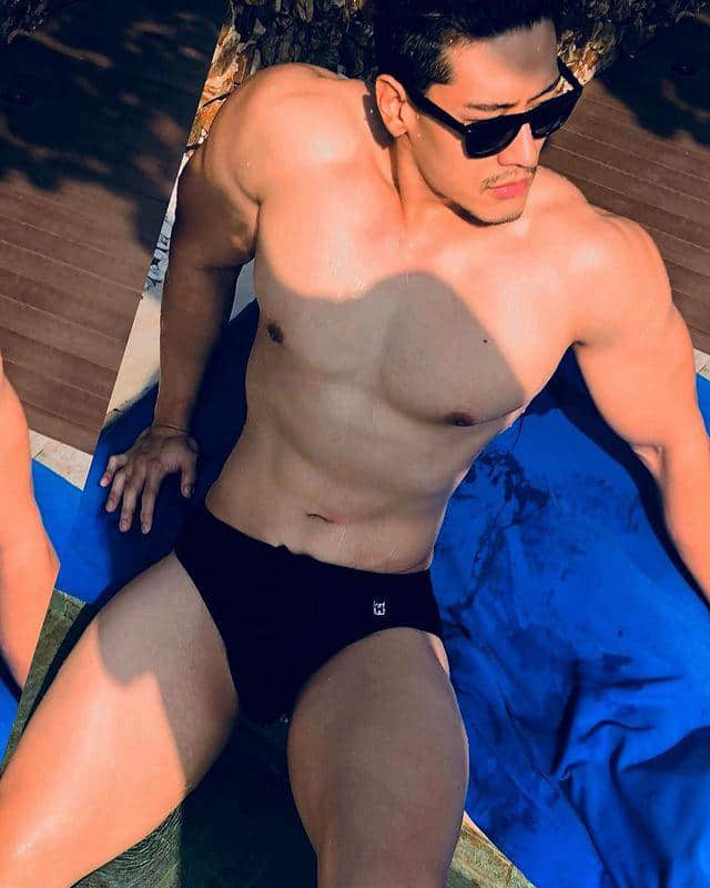 周一品肌肉|泰国阳光猛男好性感!红色内裤激发内心深层慾望:Seth Patrick-NICEOLO