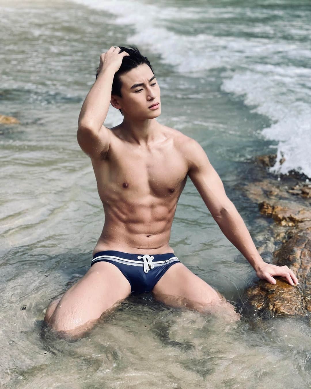 彩虹专访｜猪仔包化身精壮肌！鲜肉空少获全球先生香港代表：Anthony L 罗俊豪-NICEOLO