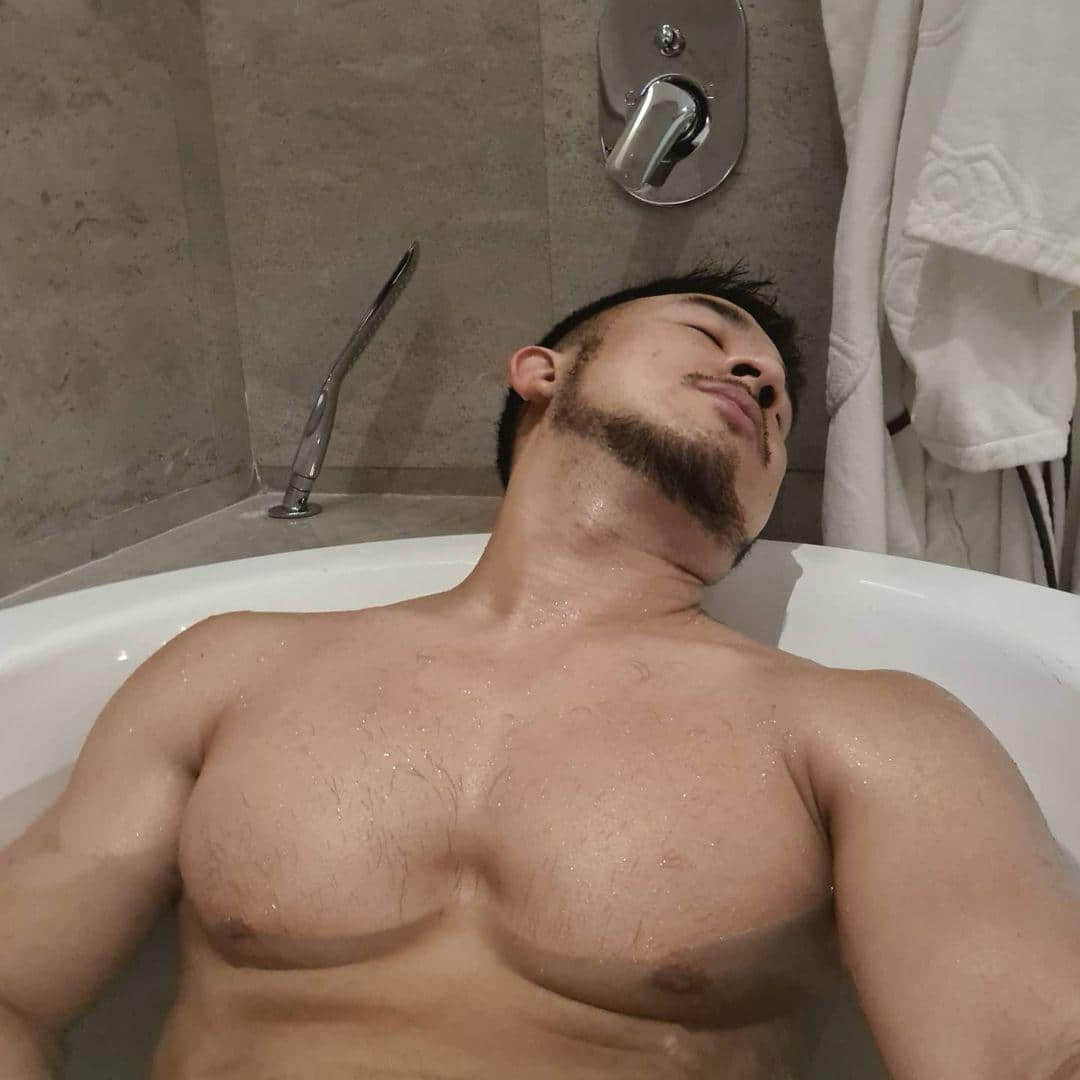 週一品肌肉|牛仔裝、制服控!大馬猛男角色扮演讓你心癢癢:Sam-NICEOLO