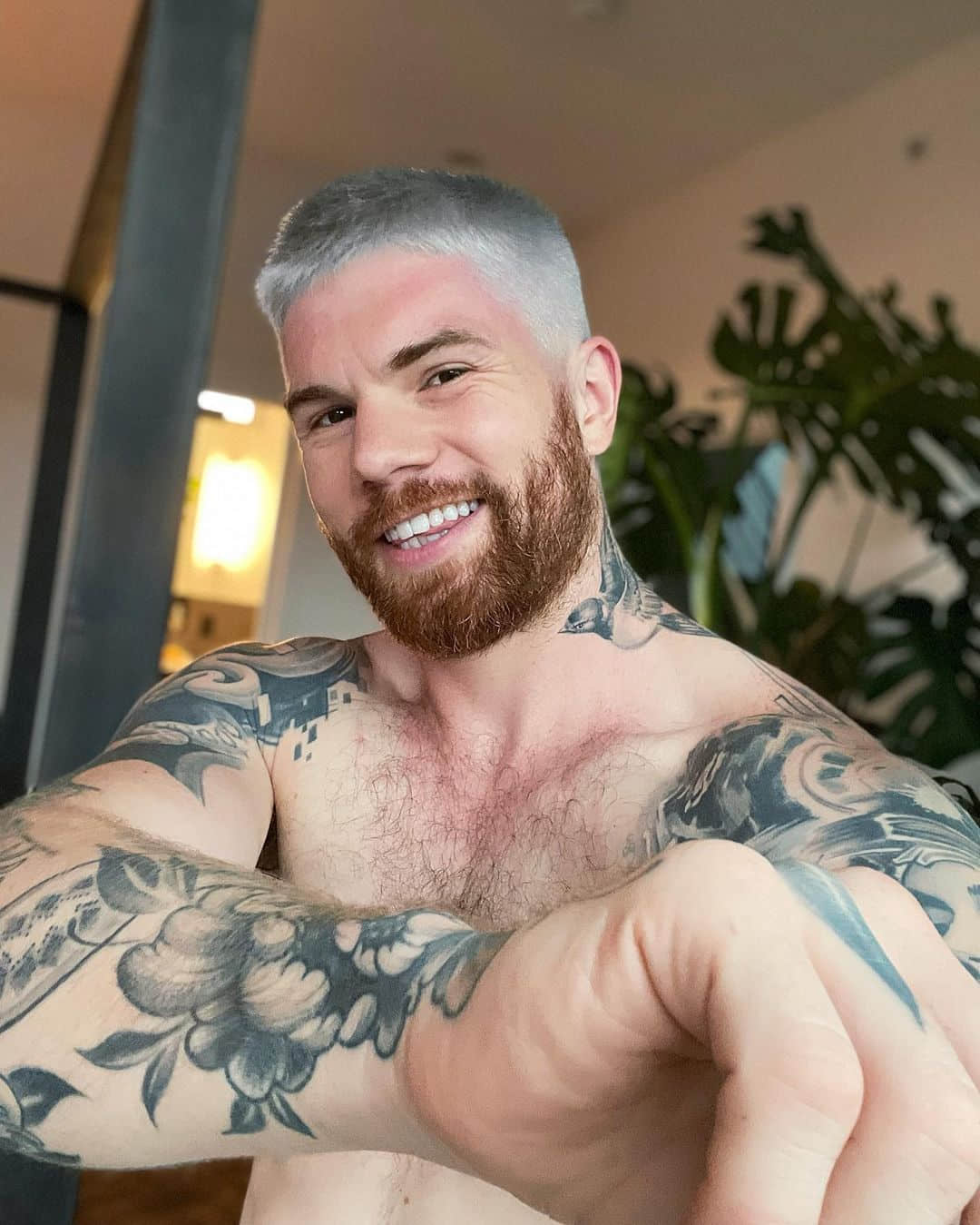 超 Gay 芭比登場! 「皮革爹地版本」把胸甲、吊帶通通穿上身-NICEOLO