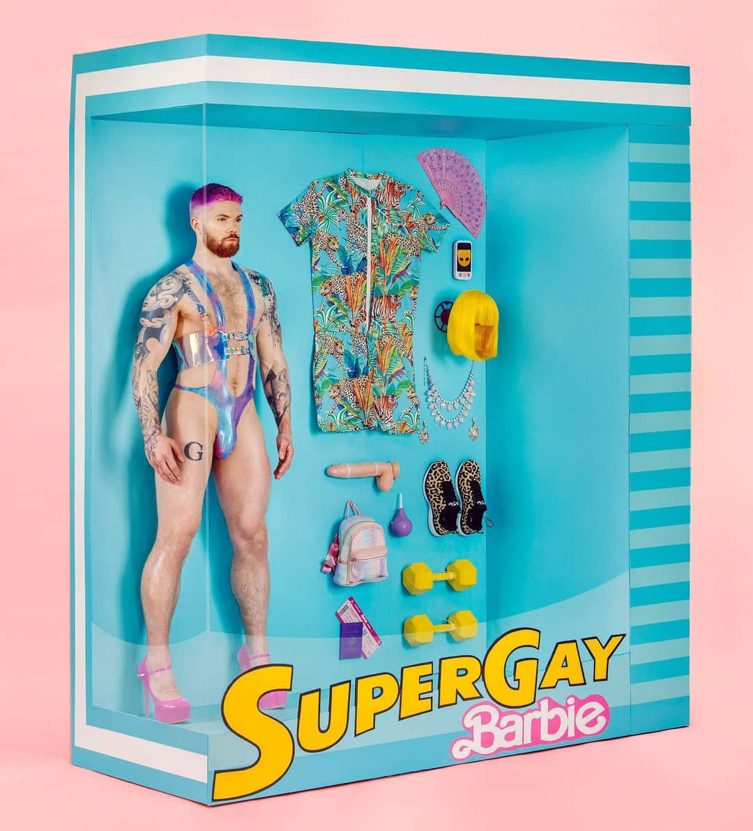 超 Gay 芭比登場! 「皮革爹地版本」把胸甲、吊帶通通穿上身-NICEOLO