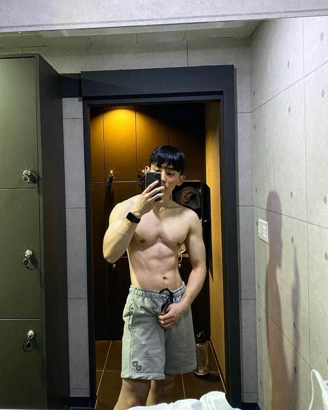 週六嚐鮮肉|空靈厭世臉正夯! 歐巴展現冰山魅力:앤초비-NICEOLO