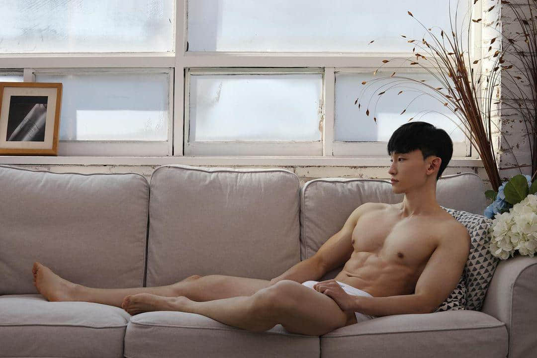 週六嚐鮮肉|空靈厭世臉正夯! 歐巴展現冰山魅力:앤초비-NICEOLO