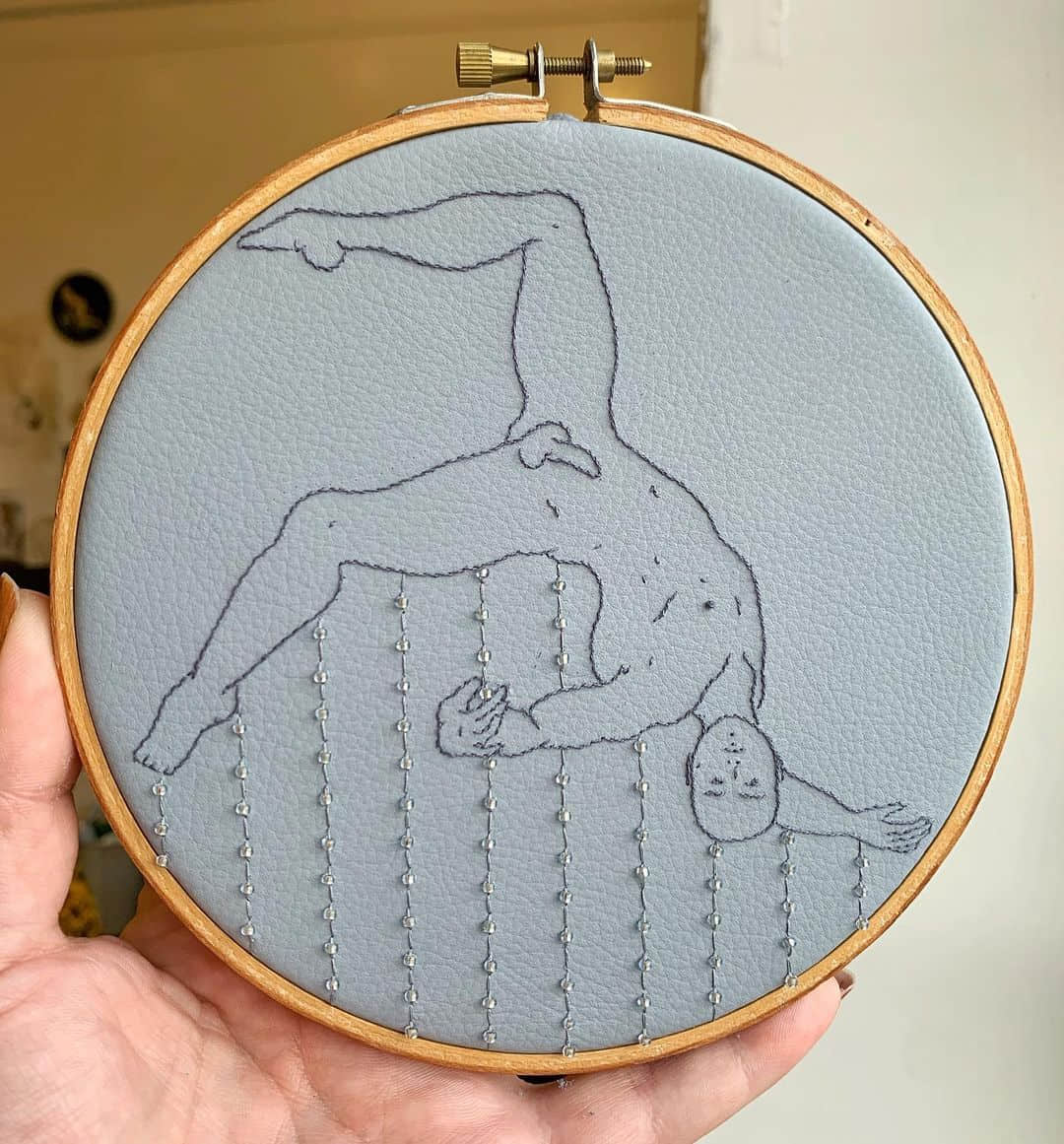 性感男體的刺繡藝術! 用簡潔線條呈現最具親密感的性慾-NICEOLO