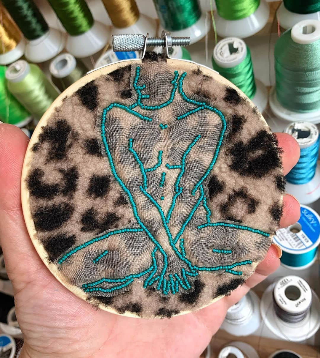 性感男體的刺繡藝術! 用簡潔線條呈現最具親密感的性慾-NICEOLO