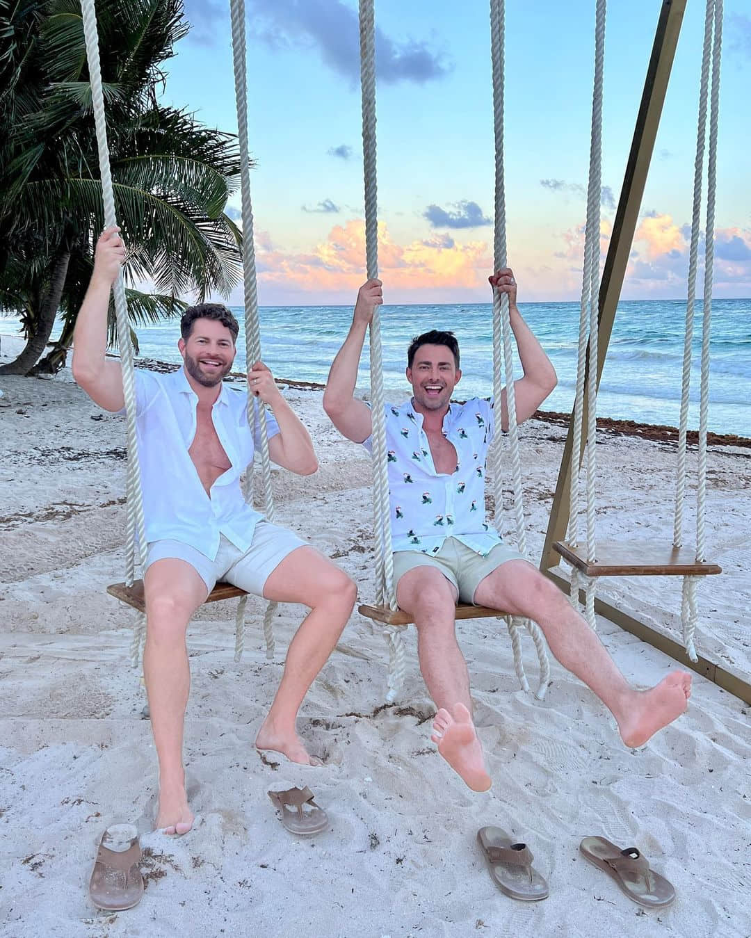 《辣妹過招》演員 Jonathan Bennett 與男友舉行夢幻沙灘婚禮! 夫夫太感動全程又哭又笑-NICEOLO