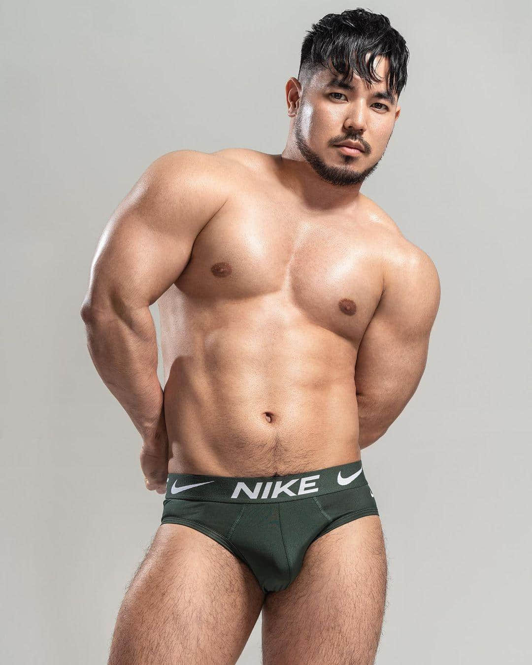 週一品肌肉|彈指之間的魅力!有雙鋼琴手的日本壯男:Satoshi-NICEOLO