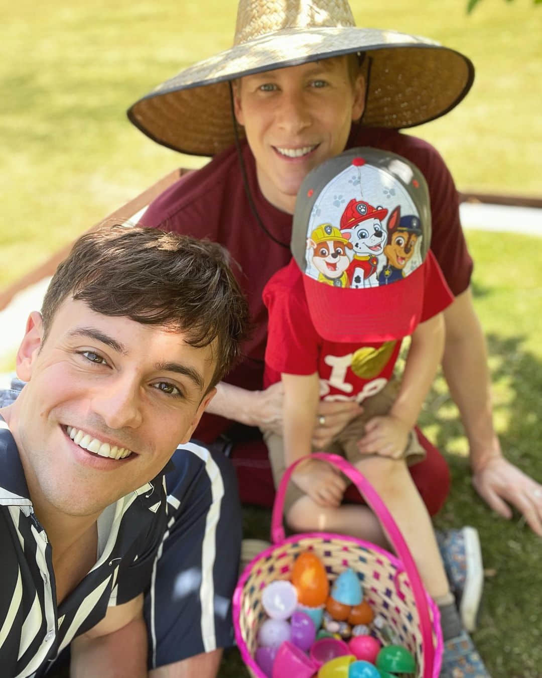 英跳水金童 Tom Daley 慶祝結婚五週年! 超可愛 4 歲兒子長大啦-NICEOLO