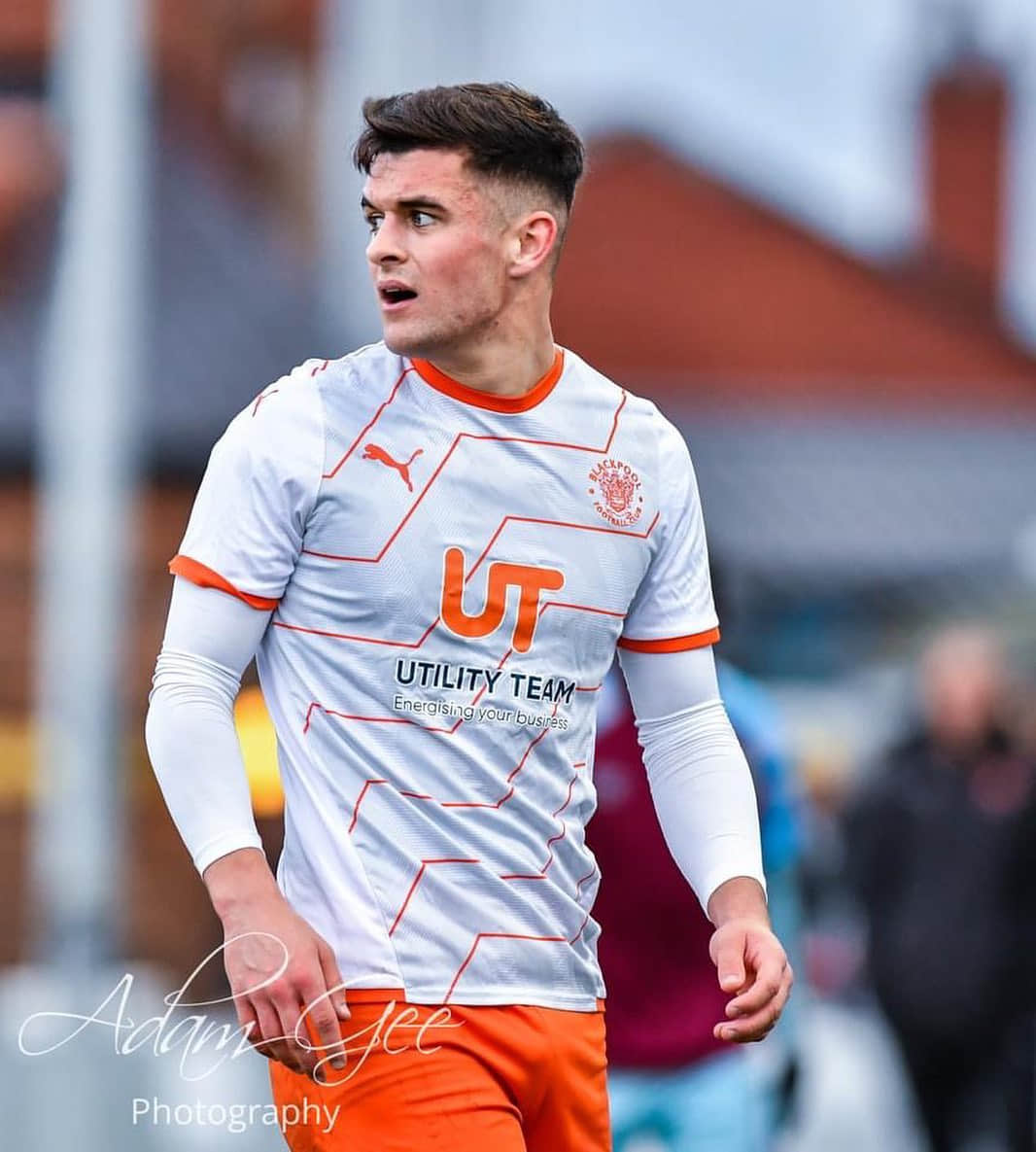 英國史上第二位現役足球員出櫃！ 17 歲鮮肉選手：「若等到退休才說，意味著有好多年要隱藏。」-NICEOLO
